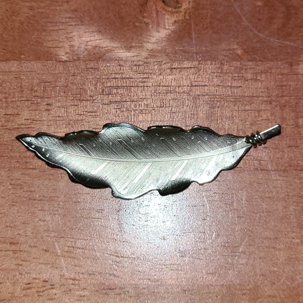 Vintage Brushed Silver-tone Brooch Long Leaf or Feather with stamped design MCM - Picture 3 of 8